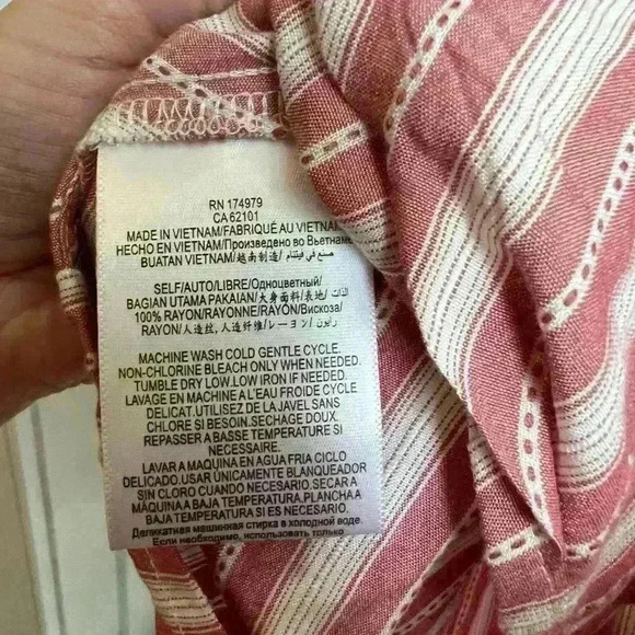 BCBGeneration Short Sleeve V-Neck Blouse NWT NEW Size L Large - Picture 4 of 6